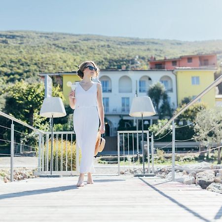 Hotel Orione - Lake Front Hotel Brenzone sul Garda Buitenkant foto